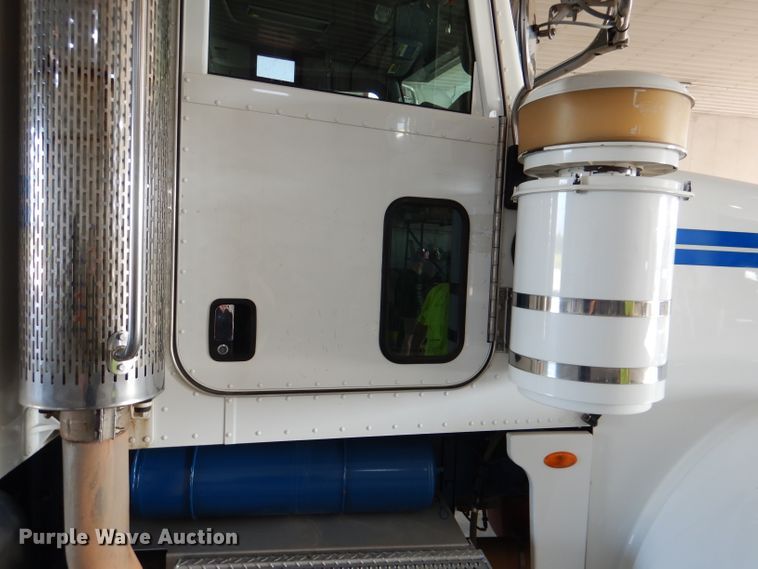 image for item DL3454 2009 Peterbilt 367  semi truck