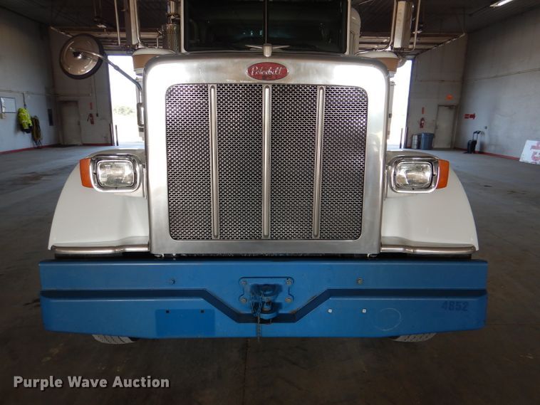 image for item DL3454 2009 Peterbilt 367  semi truck