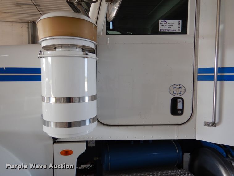 image for item DL3454 2009 Peterbilt 367  semi truck