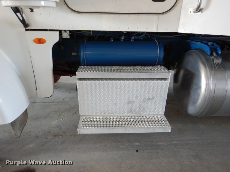 image for item DL3454 2009 Peterbilt 367  semi truck