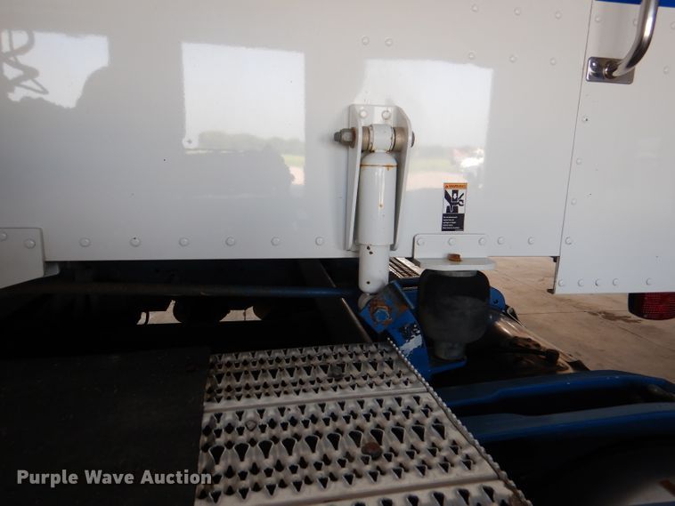 image for item DL3454 2009 Peterbilt 367  semi truck