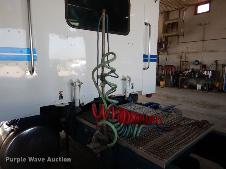 image for item DL3454 2009 Peterbilt 367  semi truck