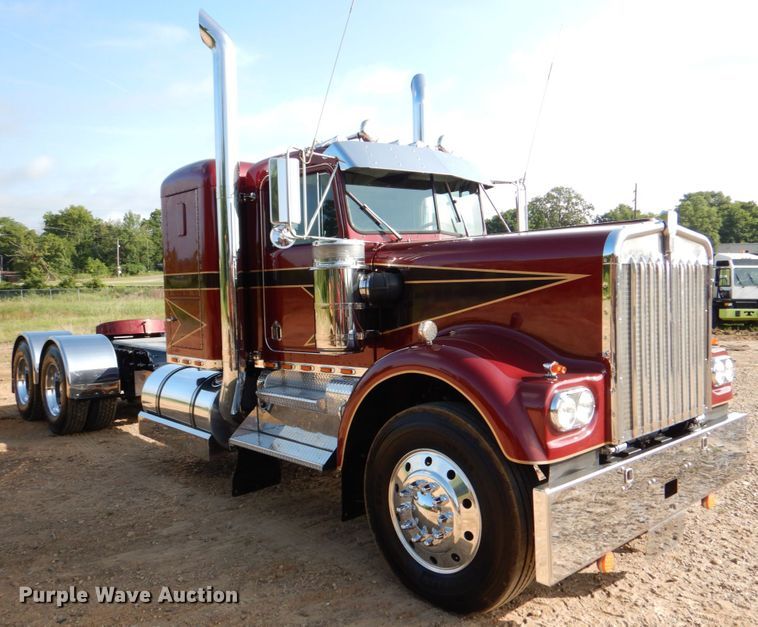 image for item DM3895 1981 Kenworth W900  semi truck