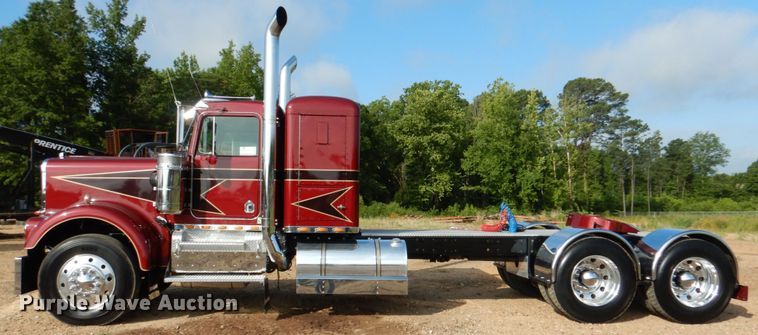 image for item DM3895 1981 Kenworth W900  semi truck