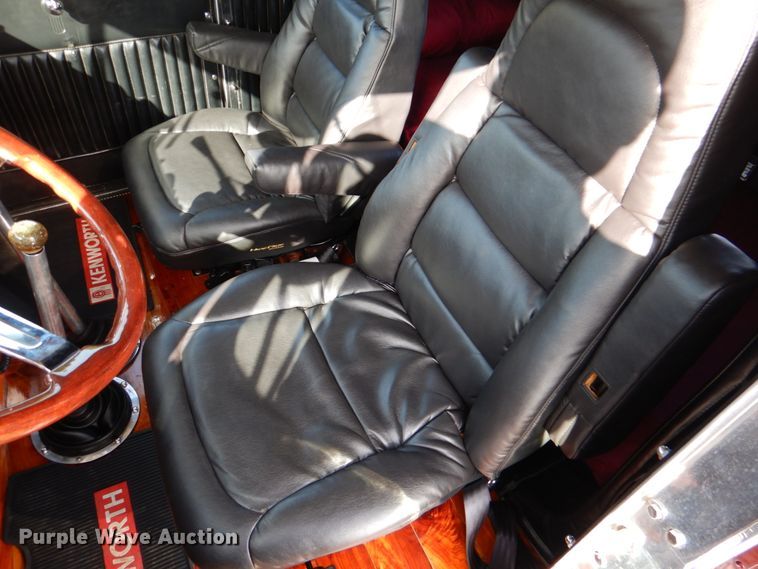 image for item DM3895 1981 Kenworth W900  semi truck