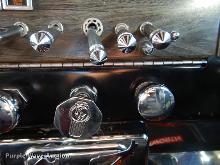 image for item DM3895 1981 Kenworth W900  semi truck