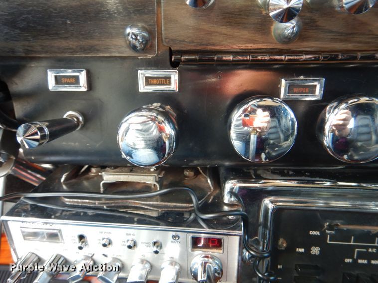 image for item DM3895 1981 Kenworth W900  semi truck