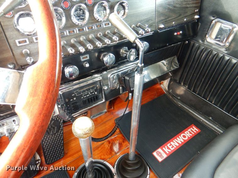 image for item DM3895 1981 Kenworth W900  semi truck