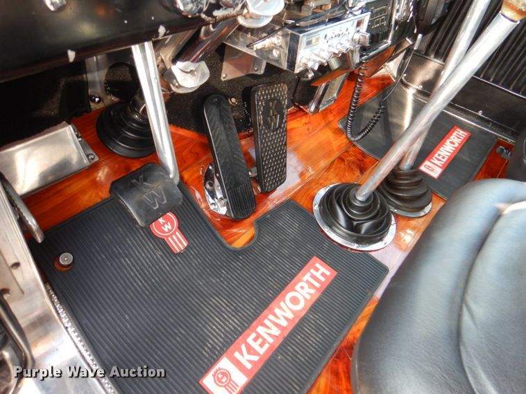 image for item DM3895 1981 Kenworth W900  semi truck