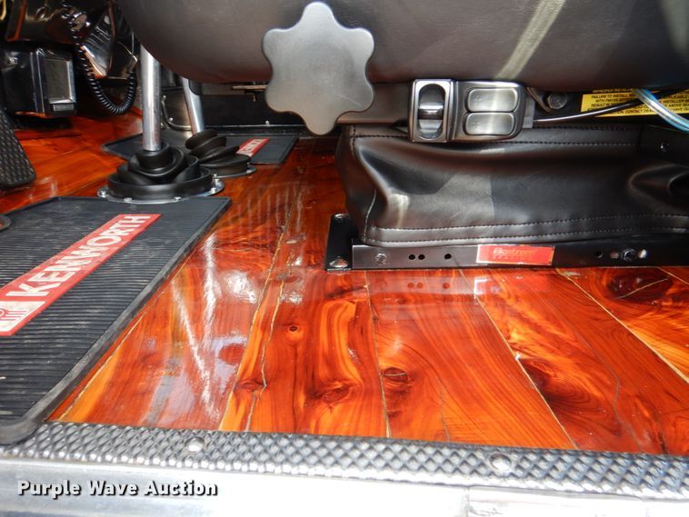 image for item DM3895 1981 Kenworth W900  semi truck