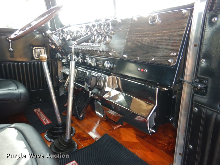 image for item DM3895 1981 Kenworth W900  semi truck