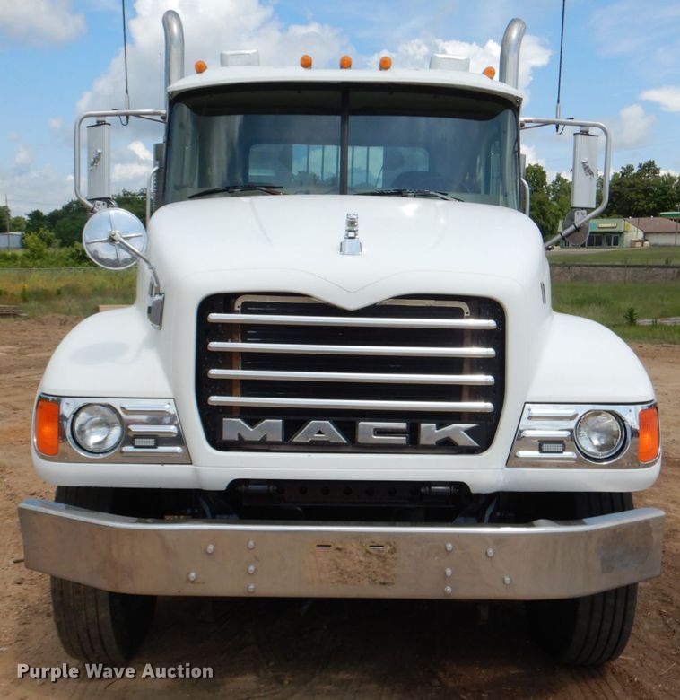 image for item DM3898 2006 Mack CV713  semi truck