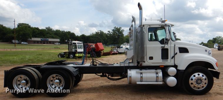 image for item DM3898 2006 Mack CV713  semi truck