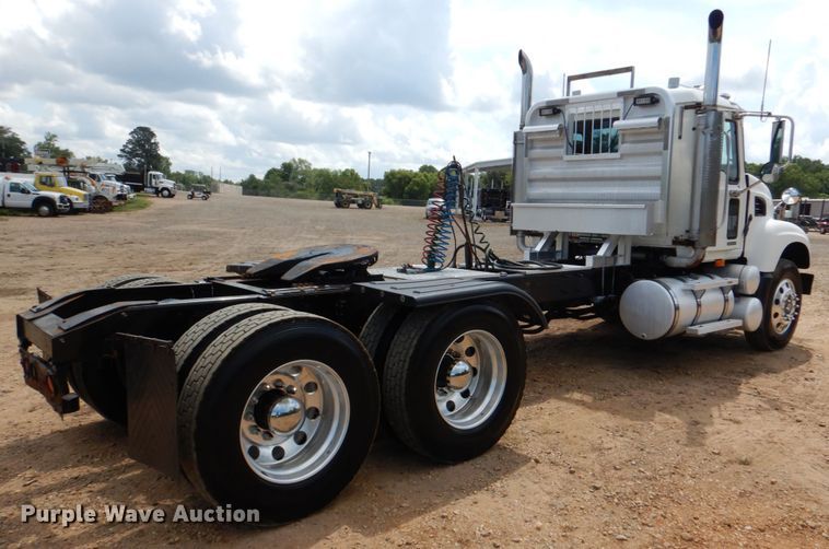 image for item DM3898 2006 Mack CV713  semi truck