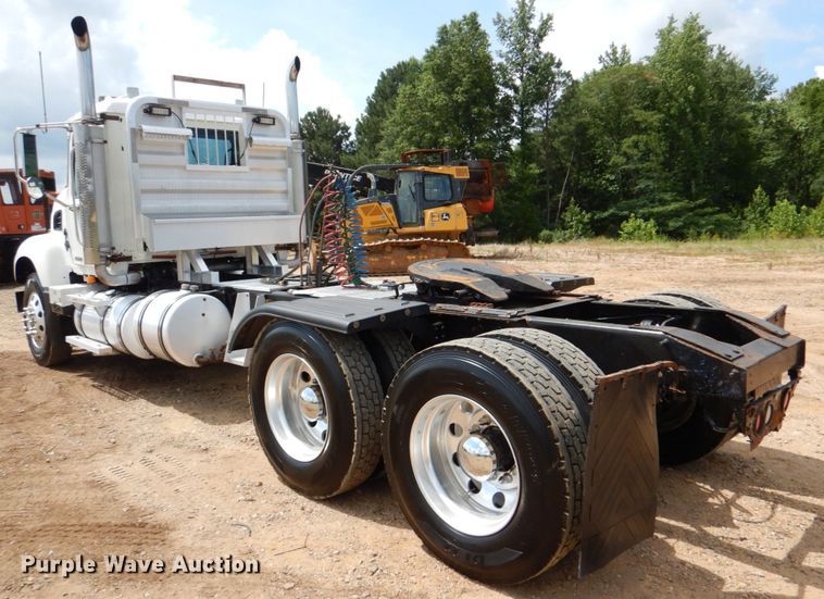 image for item DM3898 2006 Mack CV713  semi truck