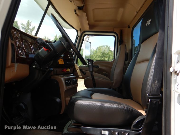 image for item DM3898 2006 Mack CV713  semi truck