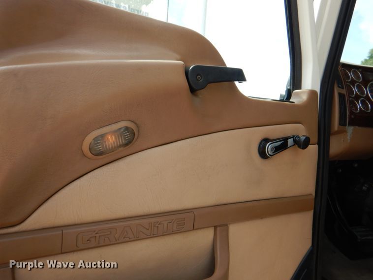 image for item DM3898 2006 Mack CV713  semi truck