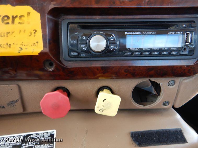 image for item DM3898 2006 Mack CV713  semi truck