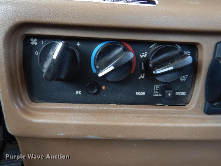 image for item DM3898 2006 Mack CV713  semi truck