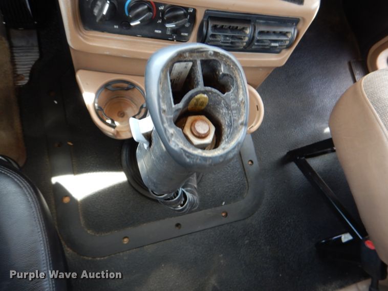 image for item DM3898 2006 Mack CV713  semi truck