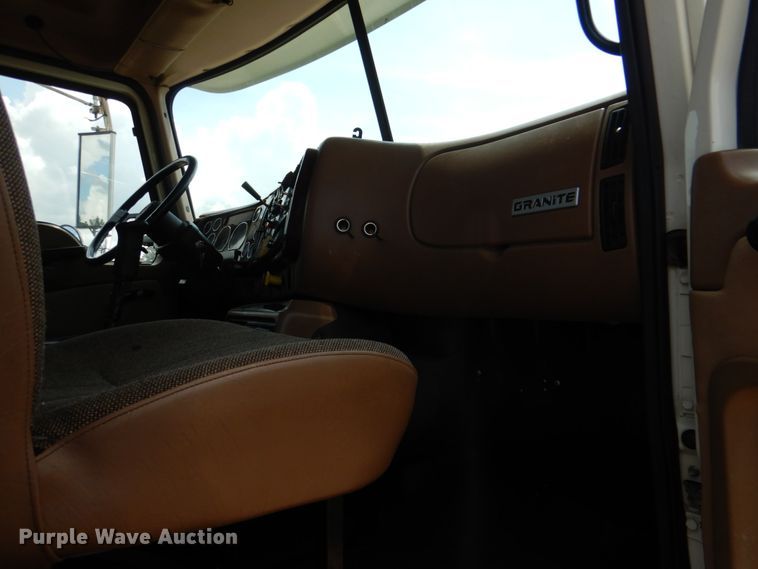 image for item DM3898 2006 Mack CV713  semi truck