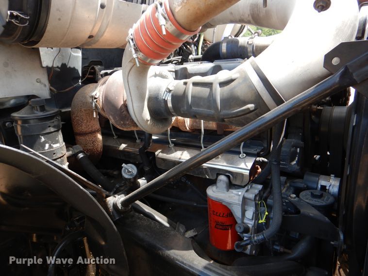 image for item DM3898 2006 Mack CV713  semi truck