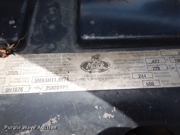 image for item DM3898 2006 Mack CV713  semi truck