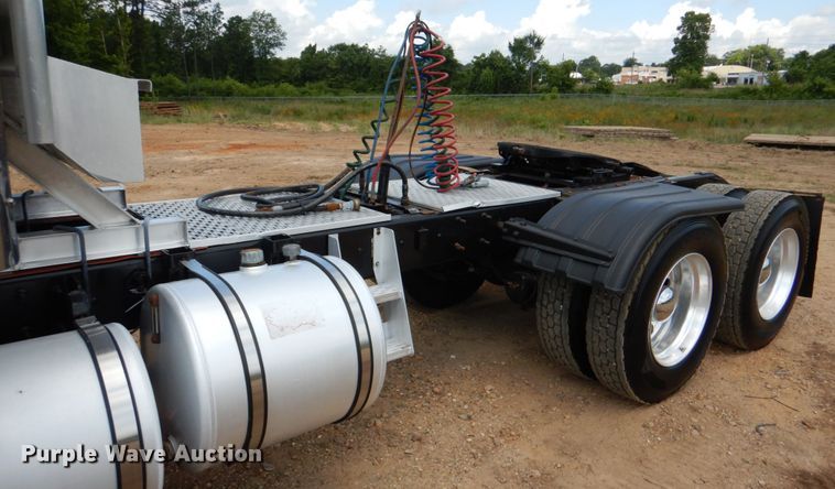 image for item DM3898 2006 Mack CV713  semi truck