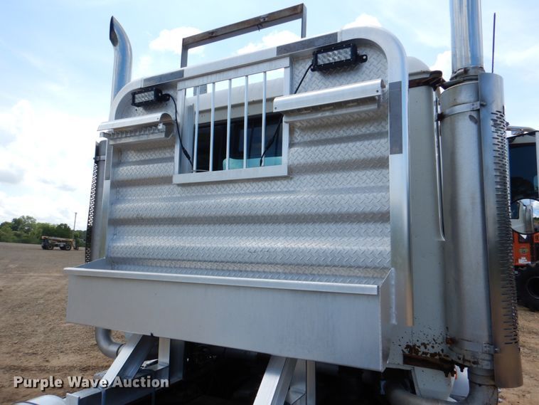 image for item DM3898 2006 Mack CV713  semi truck