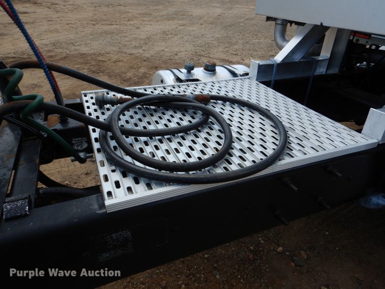 image for item DM3898 2006 Mack CV713  semi truck