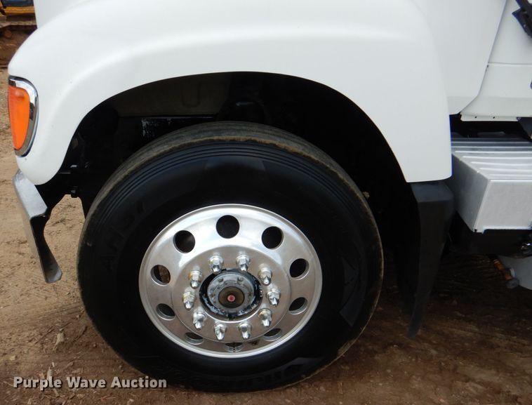 image for item DM3898 2006 Mack CV713  semi truck