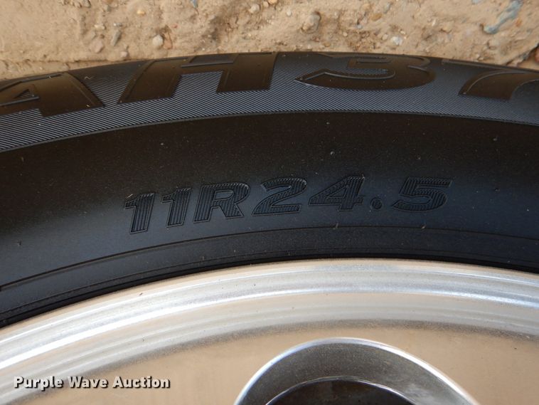 image for item DM3898 2006 Mack CV713  semi truck