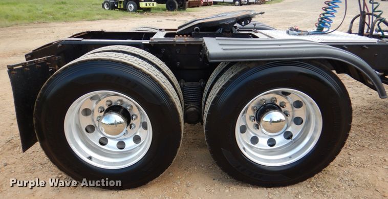 image for item DM3898 2006 Mack CV713  semi truck