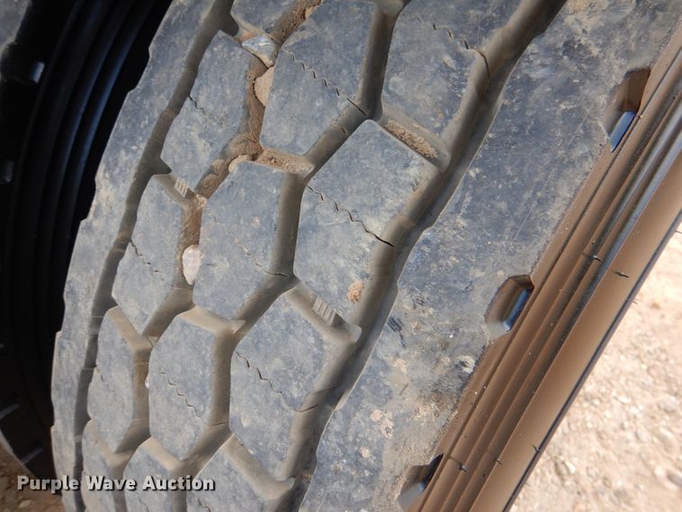 image for item DM3898 2006 Mack CV713  semi truck