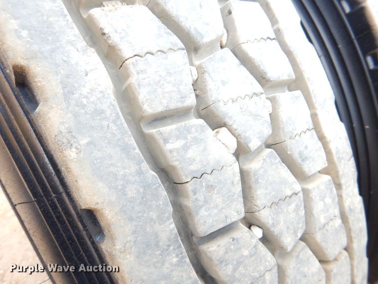 image for item DM3898 2006 Mack CV713  semi truck