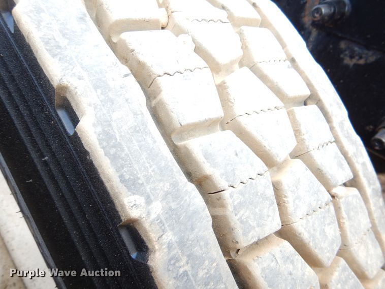 image for item DM3898 2006 Mack CV713  semi truck