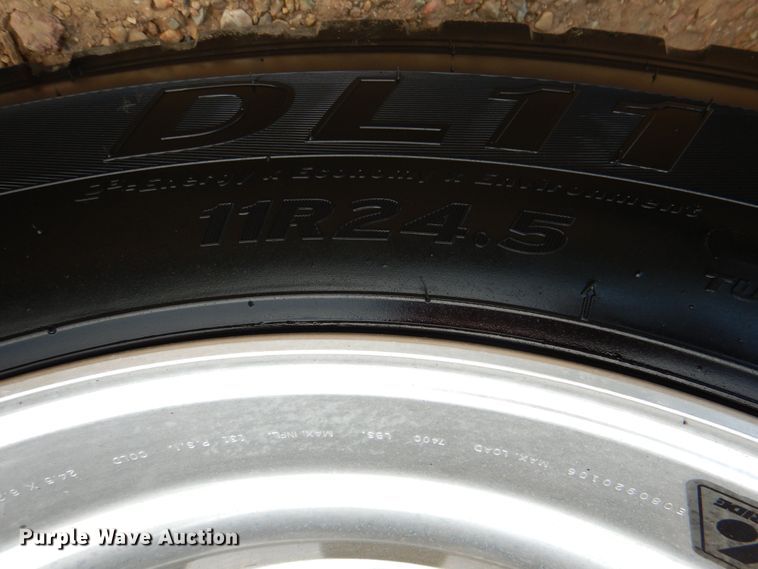 image for item DM3898 2006 Mack CV713  semi truck