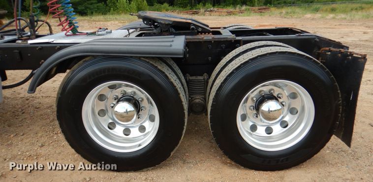 image for item DM3898 2006 Mack CV713  semi truck