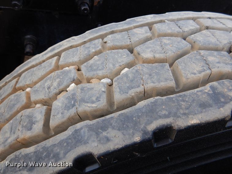 image for item DM3898 2006 Mack CV713  semi truck