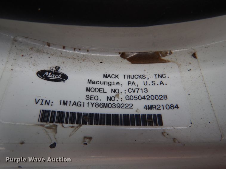 image for item DM3898 2006 Mack CV713  semi truck