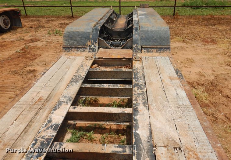 image for item DM6246 2008 Fontaine Magnitude  lowboy equipment trailer