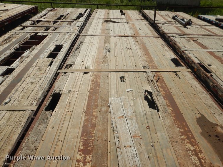 image for item DM6261 1998 Lufkin  flatbed trailer