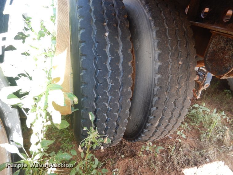 image for item DM6261 1998 Lufkin  flatbed trailer