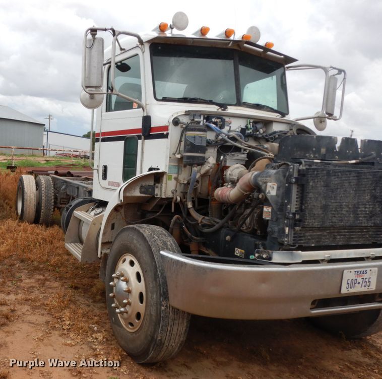 image for item DM6267 2011 Peterbilt 337  truck cab and chassis