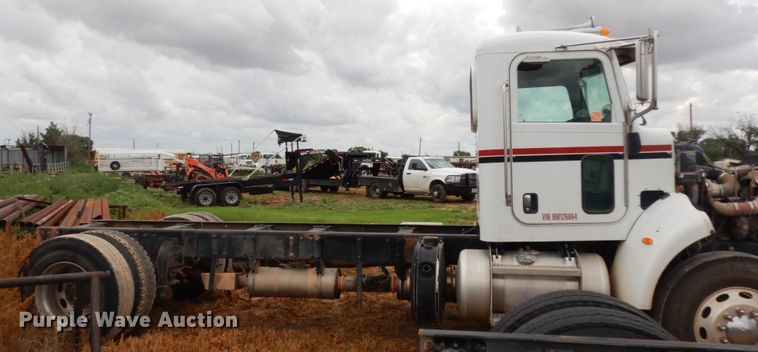 image for item DM6267 2011 Peterbilt 337  truck cab and chassis