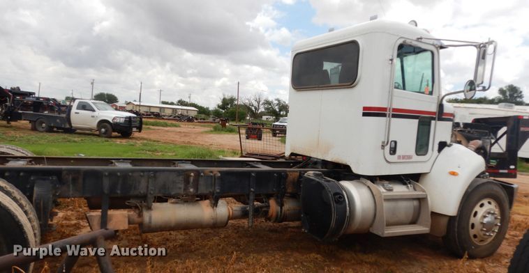 image for item DM6267 2011 Peterbilt 337  truck cab and chassis