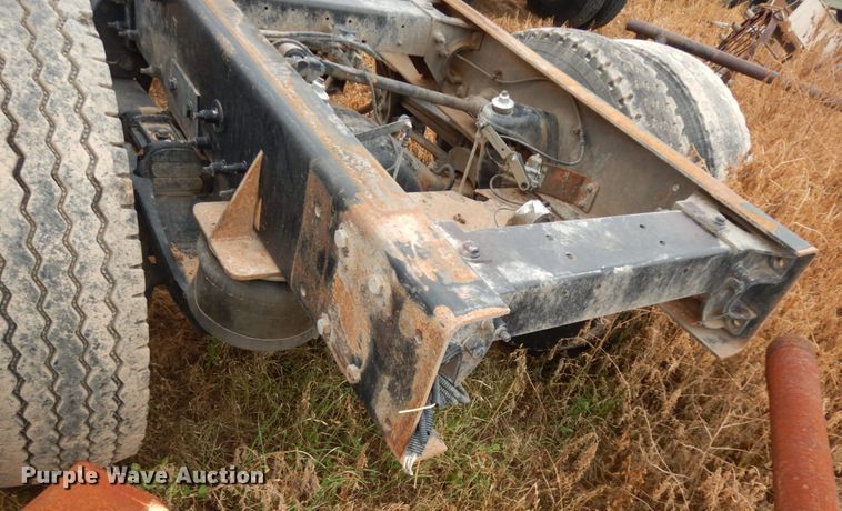 image for item DM6267 2011 Peterbilt 337  truck cab and chassis