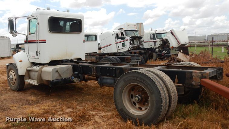 image for item DM6267 2011 Peterbilt 337  truck cab and chassis