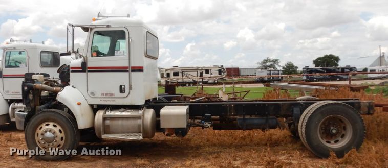 image for item DM6267 2011 Peterbilt 337  truck cab and chassis