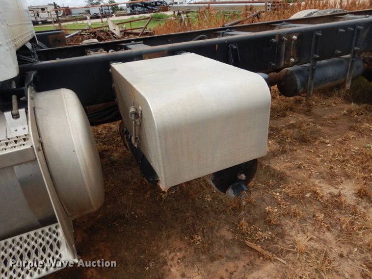 image for item DM6267 2011 Peterbilt 337  truck cab and chassis